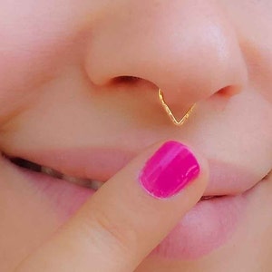 Septumring, septum piercing, neusring, driehoek septum, septum ring goud, chevron septumring