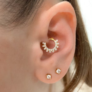 Spiky Daith Hoop Piercing - Piercing Earring 8 mm 18g - Sparkly Diamond Daith Flower Piercing - Cubic Zirconia CZ Ear piercing