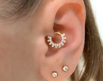 Spiky Daith Hoop Piercing - Piercing Earring 8 mm 18g - Sparkly Diamond Daith Flower Piercing - Cubic Zirconia CZ Ear piercing