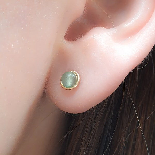 Pendientes de tachuelas de jade - Pendientes de jade natural - Joyería hecha a mano de jade - Pendientes de tachuelas pequeñas de color verde claro -Tachuelas de piedra de jade natural