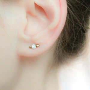 Doppelter Piercing Opal Ohrring, Doppel Ohrstecker Opal, zwei loch,Doppeltes Loch, Doppelkolben-Ohrring, zwei Piercings, goldener Ohrring