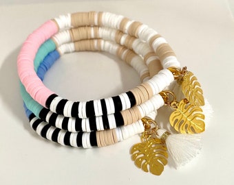 Katsuki Perlen mit Anhängern, Heishi, Quaste, Tassel, Fensterblatt, Monstera, Surfer Armband, Boho