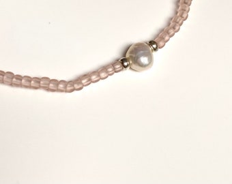 feines Armband mit kleiner Süßwasserperle, freshwaterpearl, Rocailleperlen