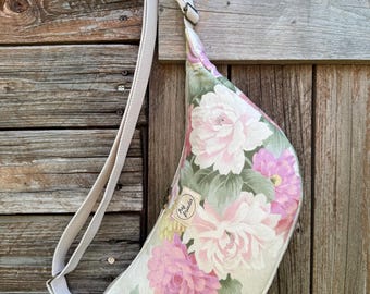 SOFIE Moonbag Vintage Flowers // Damen Umhängetasche Halbmondtasche Halfmoonbag Slingbag Blumen pastell