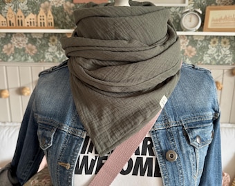 Lenço de musselina HANNA UNI Verde Junco // Lenço feminino, xale, cachecol, lenço triangular, capa de amamentação, musselina verde-oliva cáqui