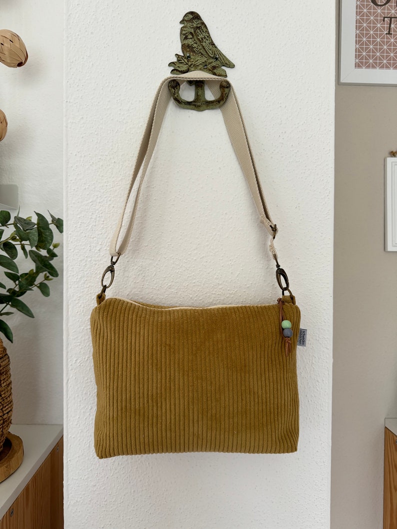 FINE Crossbag Cord moutarde // Sac bandoulière femme, sac à main, sac crossbody, sac vegan, minimaliste, jaune, marron, boho, Scandi, zigzag image 6