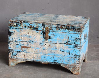 Cofre vintage azul de madera con pátina – Original de la India, 61x40x40cm, Cofre de almacenaje original, pieza única.