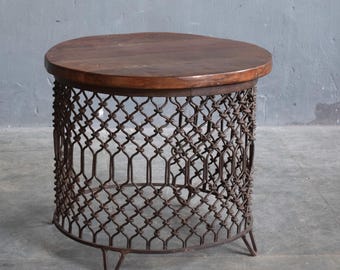Mesa de centro redonda con estructura de celosía vintage y tablero de madera reciclada – Hecha a mano en India, 55 x 55 x 48 cm