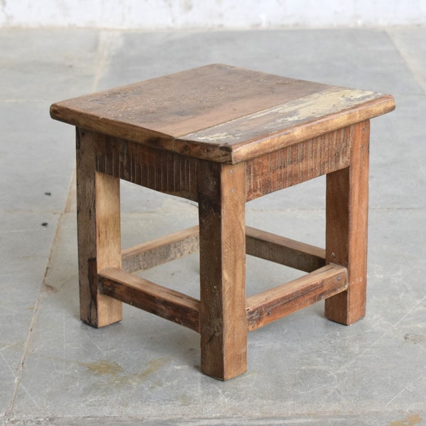 kleiner Holzhocker, recycled Altholz, Pflanzentisch, Kinderhocker, indisch,