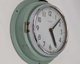 Vecchio orologio da nave vintage, industriale, orologio da parete