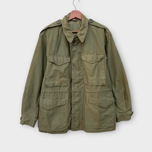 M43 WWII Field Jacket True Vintage M1943 - US Army Militär Mantel Grün - 1940er Jahre WW2 Inspektor Ausgestellt / Größe M