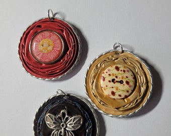 3 pendants made of coffee capsules