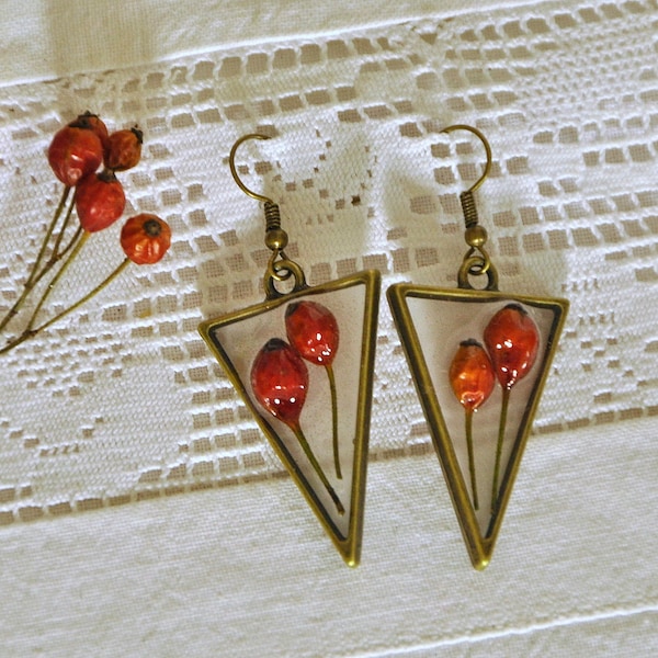 Boucles d'oreilles églantier, boucles d'oreilles fleurs séchées, boucles d'oreilles en résine, boucles d'oreilles rouge orange, boucles d'oreilles triangle, véritable églantier églantier églantier, cadeau de Slovénie