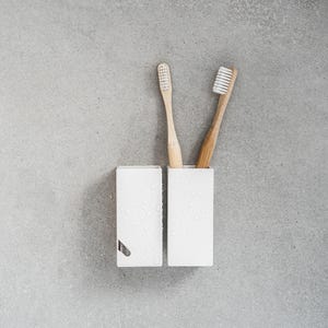 Tazza CUBE, con supporto a parete per incollaggio, senza foratura, 1 pezzo