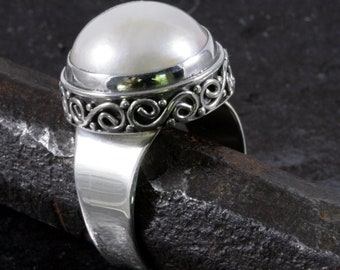 Pearl and silver ring