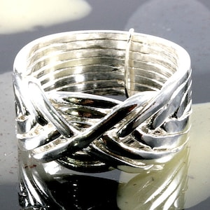 Puzzle ring, 8 bands, elegant design