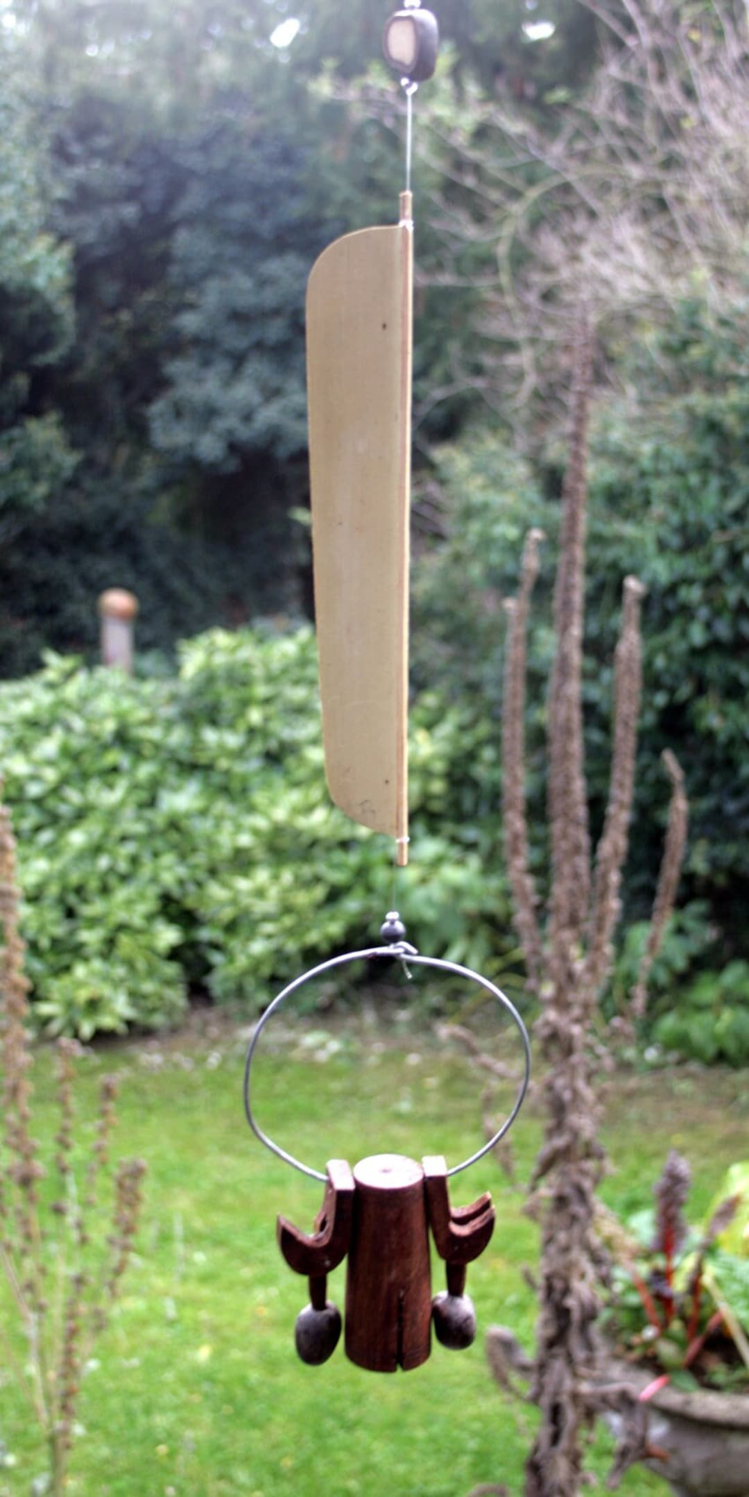 Windspiel aus Holz und Bambus. Etsy.de