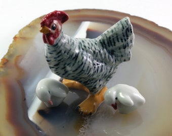 Huhn und 2 Küken, Porzellanminiaturen