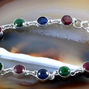 Rubine, Smaragde, Saphire und Silber, Armband