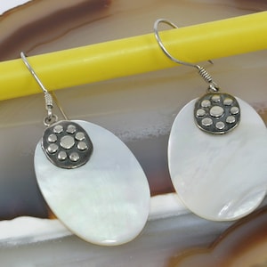Mother-of-pearl and 925 sterling silver, earrings