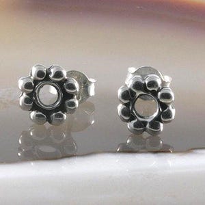 Stud earrings, 925 Sterling silver, round and floral