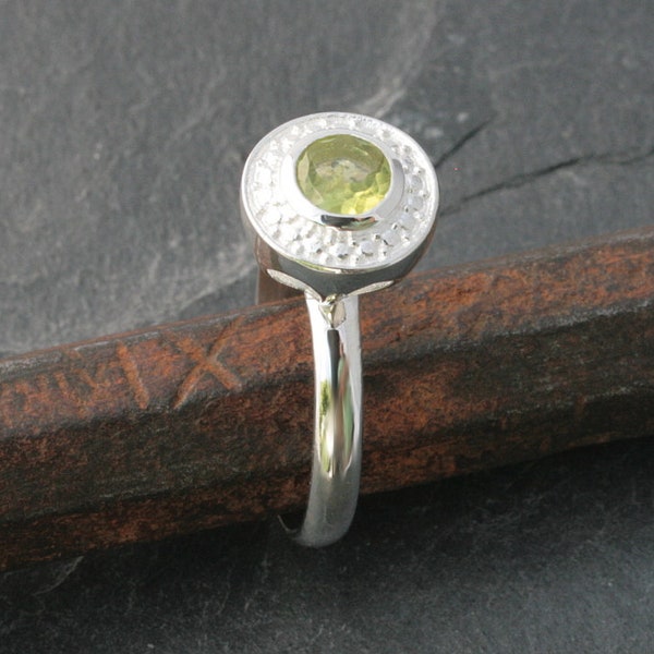 Peridot und Silber, Ring