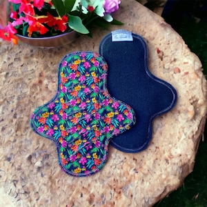 9 Zoll tropische Blumen Baumwoll Gusher Pad - 3,25 Zoll breiter Zwickel - Schwerer Peekaboo-Stil