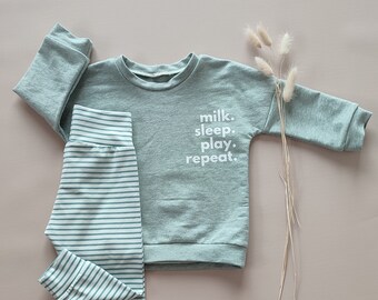 Sweater milk sleep play repeat Statementsweater für Babys Babypullover Gr. 74