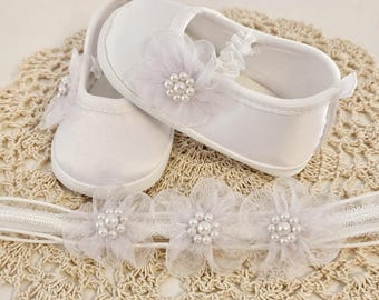 baptism baby girl shoes, white lace baby girl shoes + headband with flowers, toddler shoes , wedding baby girl shoes