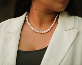Collar de perlas genuino, blanco, casi redondo, de hebra completa, de agua dulce de 8 mm, de 16 pulgadas, con cierre magnético de plata esterlina.