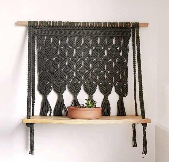 Macrame wall hanging shelf/Macrame Boho decor/House warming gift Macrame wall hanging shelf/Macrame Boho decor/House warming gift
