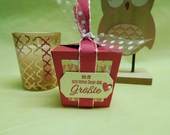 Gutschein-/Geldgeschenkverpackung zum Valentinstag in Kussrot und Vanille pur