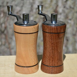 Juego de molinillo de sal y pimienta de mesa: Molinillo de hierbas de cerámica Walnut & Sycamore