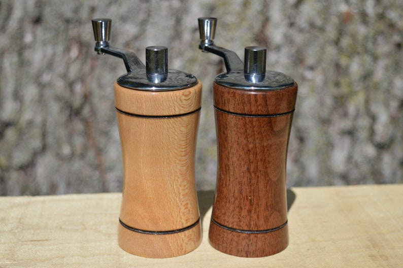 Juego de molinillo de sal y pimienta de mesa: Molinillo de hierbas de cerámica Walnut & Sycamore
