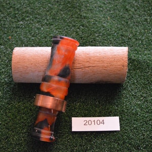 Orange und Schwarze Feder M200 Entenruf