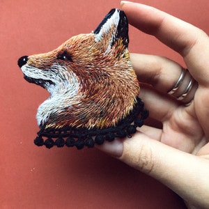 Spilla da ricamo spilla di volpe, ritratto di volpe, regalo per gli amanti degli animali, regalo per lei, ricamo a mano