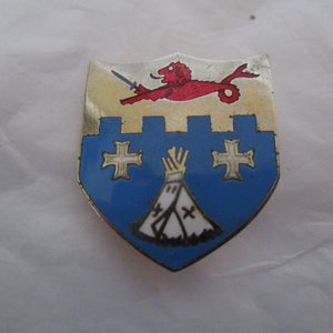 Vintage Red White and Blue Enameled US WW2 Korean War Miliary Unit Insignia TP Lion Pin