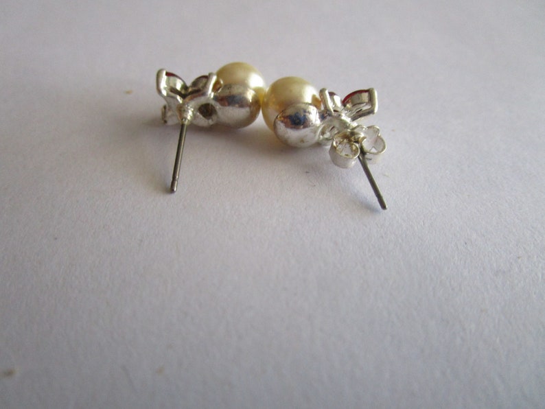 Vintage Designer Avon Petite Faux Pearl /& Garnet Rhinestones Pierced Earrings