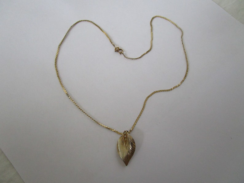 Vintage 14 K Gold Filled Flat S Chain Necklace /& Leaf Pendant