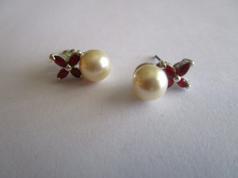 Vintage Designer Avon Petite Faux Pearl /& Garnet Rhinestones Pierced Earrings