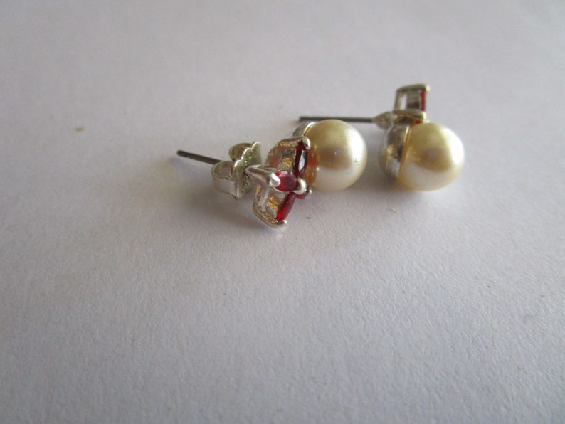 Vintage Designer Avon Petite Faux Pearl /& Garnet Rhinestones Pierced Earrings