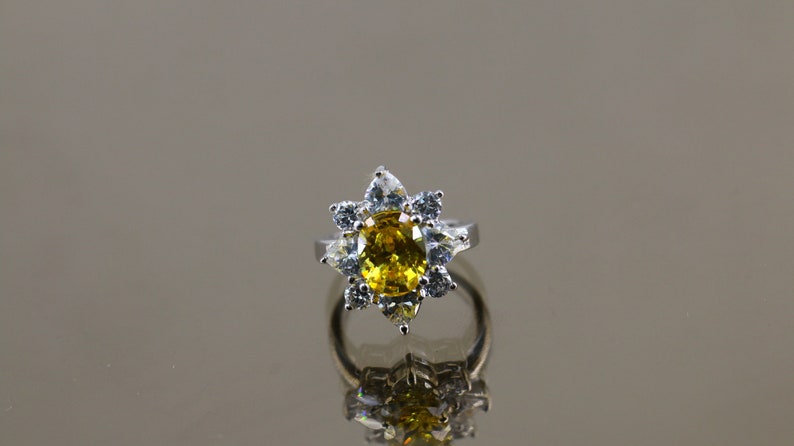 Vintage Sparkling Yellow White Crystals CZ Flower Daisy Floral Design Ring 925 Sterling Silver Size 5.75 RG 1850