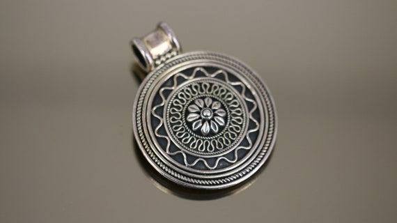 Vintage Semicircle Moon Ethnic Tribal Bali Design Pendant 925 Sterling Silver PD 2704