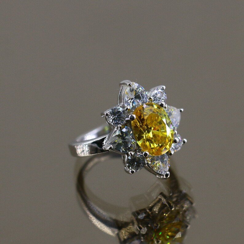 Vintage Sparkling Yellow White Crystals CZ Flower Daisy Floral Design Ring 925 Sterling Silver Size 5.75 RG 1850