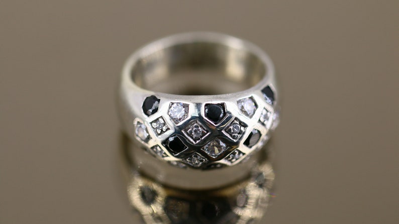 Vintage Thick Black and White CZ Crystals Women/'s Ring 925 Sterling Silver Size 6.45 RG 1008
