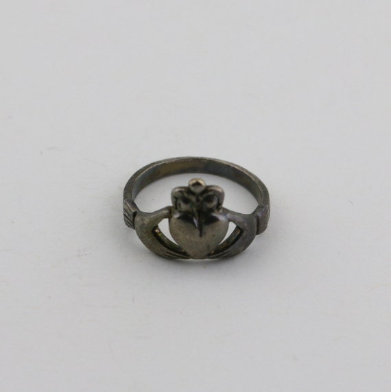 vintage-irish-hands-holding-heart-claddagh-tarnished-design-etsy