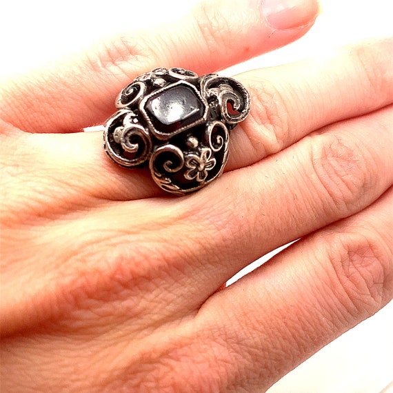 Vintage Ring | Dark Red Stone Ring | Cut Design R… - image 2