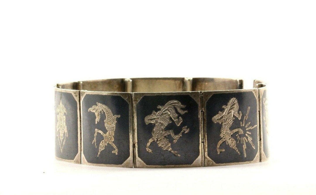 A 1950s Sterling Silver Niello work from Siam - Welcoming God