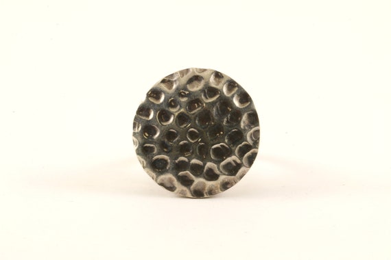 Vintage Scroll Hammered Round Design Ring Sterlin… - image 2