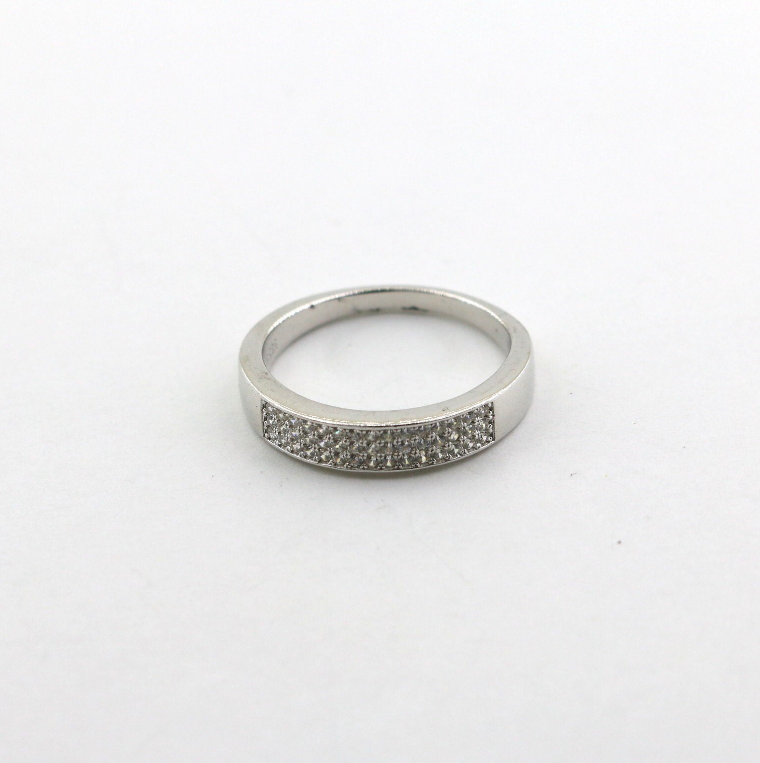 Vintage Size 8.5 Shiny Tiny White Crystals CZ Plain Simple Inlay